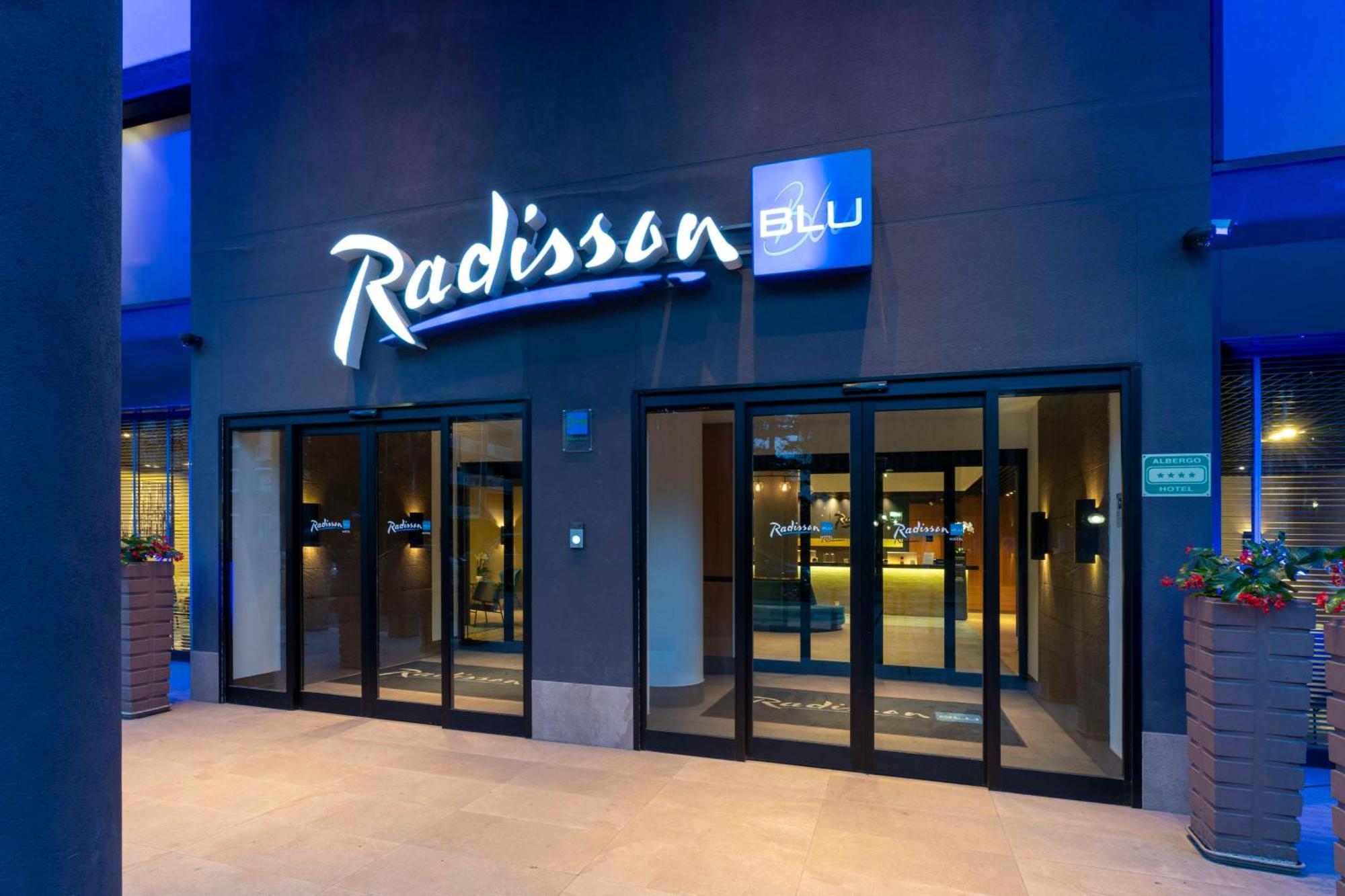 Radisson Blu Hotel Milan Exterior photo